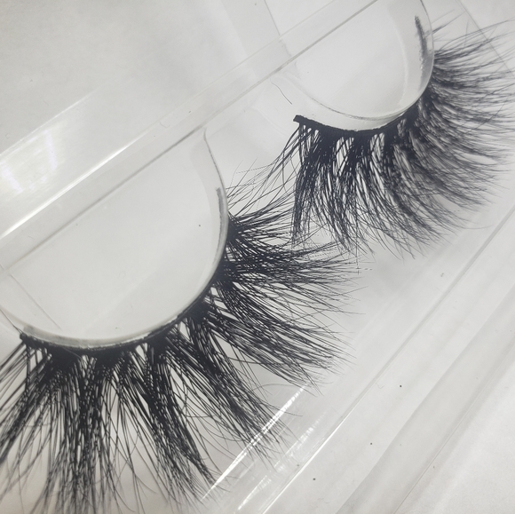 Lashes - Picture 8 of 8